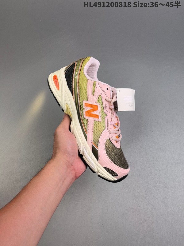 集合  ❤️New Balance 740 复古跑鞋  小红书爆款 官网售罄 这双鞋确实是NB家经典复古款式之一，以全新科技诠释