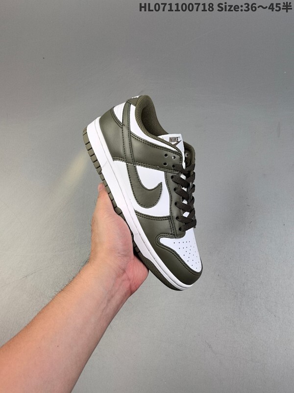 耐克Nike Dunk Low 板鞋 SB系列经典百搭休闲运动板鞋加厚鞋舌的填充，使舒适性大大提升