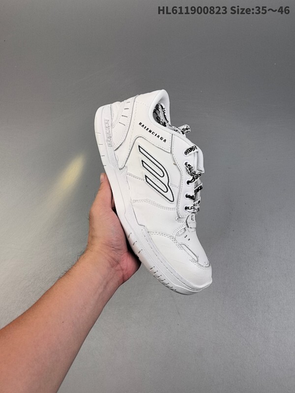 Balenciaga 巴黎世家 Hamptons 手工做旧款 牛皮革 复古圆头系带低帮休闲鞋  官方原配套鞋盒 防尘纸配套齐全