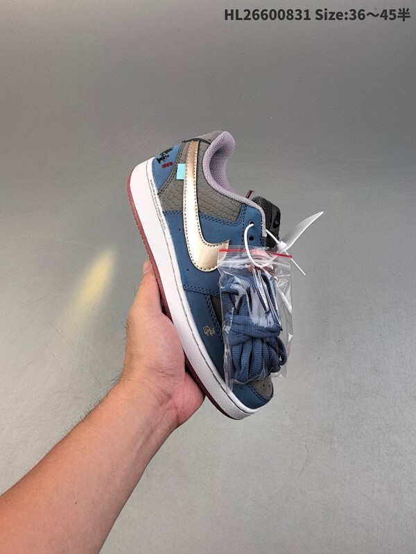 特价福利  Nike Court Vision Low 百搭单品 受1980年代中期趋势的启发，NikeCourt Vision Low是一款融合了复古篮球风格的混合运动鞋