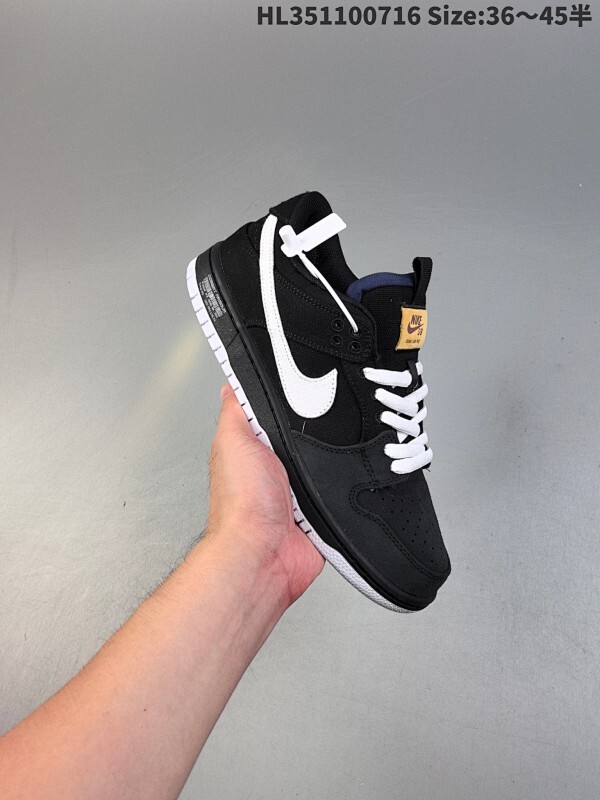 NIKE SB DUNK LOW PRO  Dunk SB顾名思义，具有经典的Dunk血缘，又注入了更多的时尚元素。相较于普通的Dunk滑板鞋