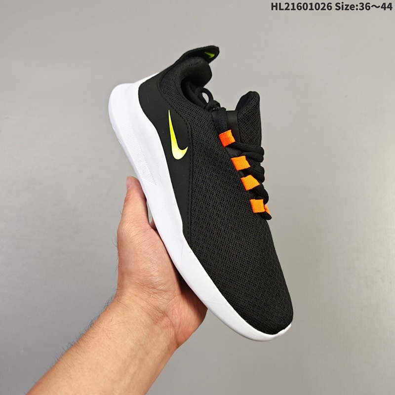 集合一60 NIKE VIALE  耐克网面轻便舒适透气运动休闲跑步鞋。设计灵感源自马拉松跑步鞋，带来格外轻盈的脚感，以现代手法诠释快速理念。轻盈网眼鞋面结合合成材质翻毛皮，缔造非凡舒适感受和自在