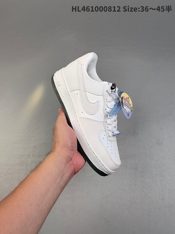 特价福利 真标✅耐克Nike AIR FORCE 1’07空军一号低帮百搭休闲运动板鞋。柔软、弹性十足的缓震性能和出色的中底设计