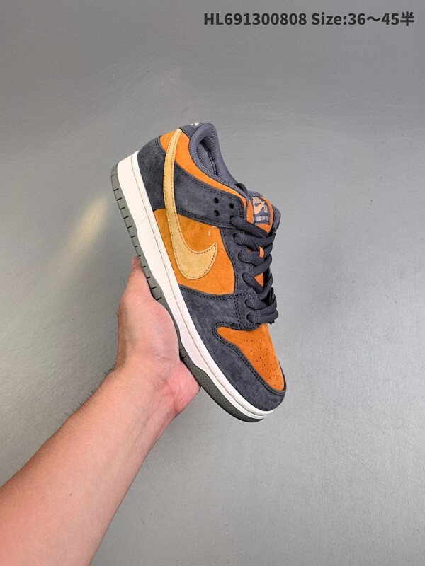 Nike Dunk SB Low "Light Carbon" 耐克 SB 低帮 棕蓝色 男女同款低邦板鞋 鞋身通体采用优质麂皮打造