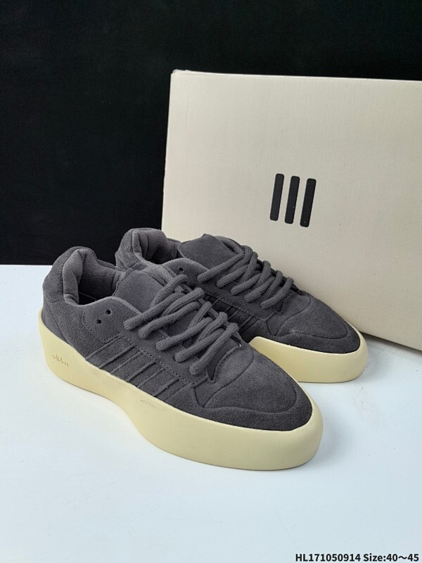 集合 阿迪达斯联名 FOG Fear Of God x Adidas Athletics 86 Lo 复古厚底运动板鞋。一眼就看得出来敬畏上帝风格