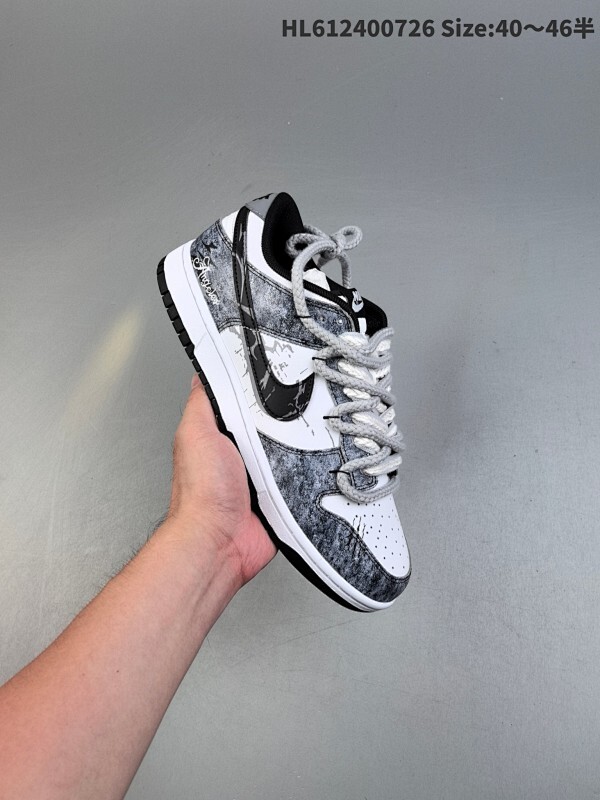 集合  NIKE DUNK SB LOW 全新配色  定制Dunk SB顾名思义，具有经典的Dunk血缘，又注入了更多的时尚元素。相较于普通的Dunk滑板鞋