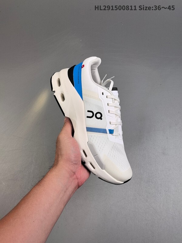 公司级✅On昂跑Cloudpulse 轻量运动休闲鞋  脚感很舒服 鞋底柔软且包裹性好 上脚显腿长