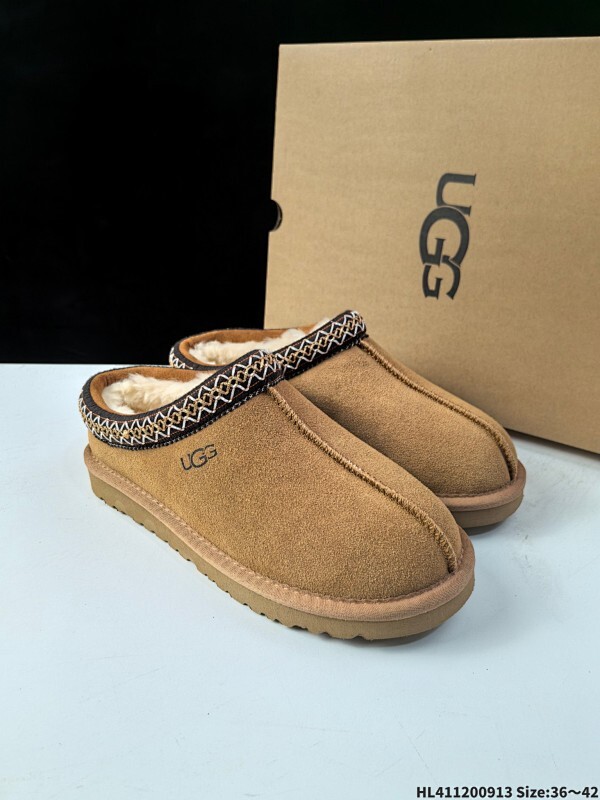 ✅UGG/雪地靴 麂绒皮革鞋面，内嵌17MM羊皮毛内底，轻翼科技外底❗️俏皮可爱的百变造型， 美国轻奢品牌