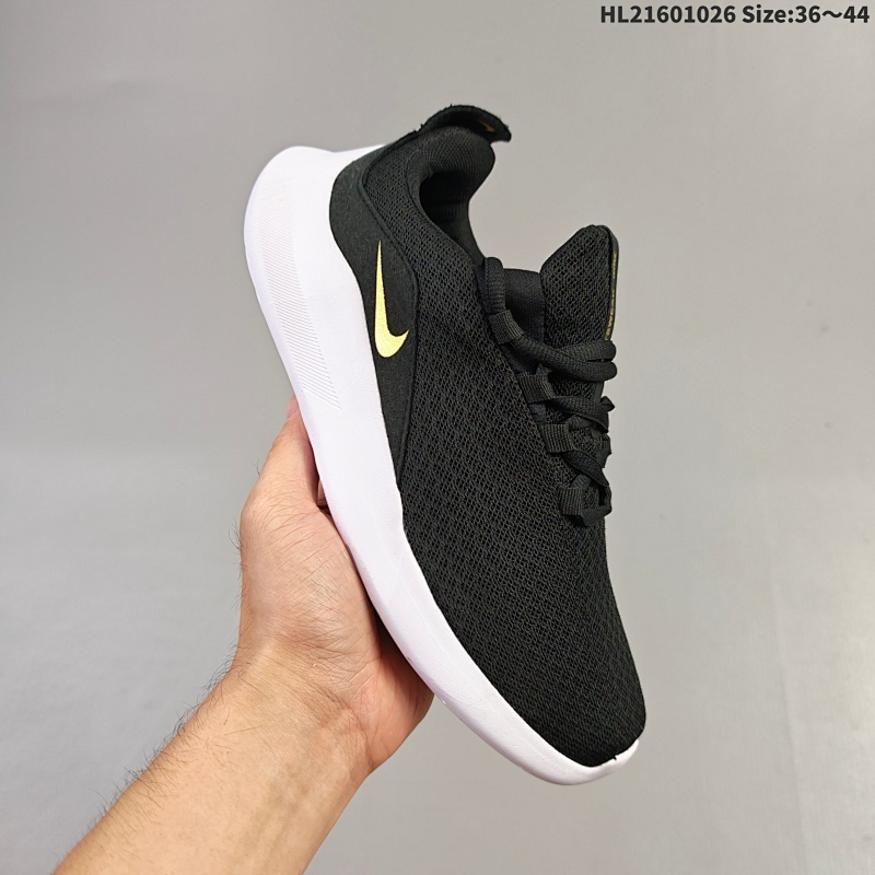集合二60 NIKE VIALE  耐克网面轻便舒适透气运动休闲跑步鞋。设计灵感源自马拉松跑步鞋，带来格外轻盈的脚感，以现代手法诠释快速理念。轻盈网眼鞋面结合合成材质翻毛皮，缔造非凡舒适感受和自在