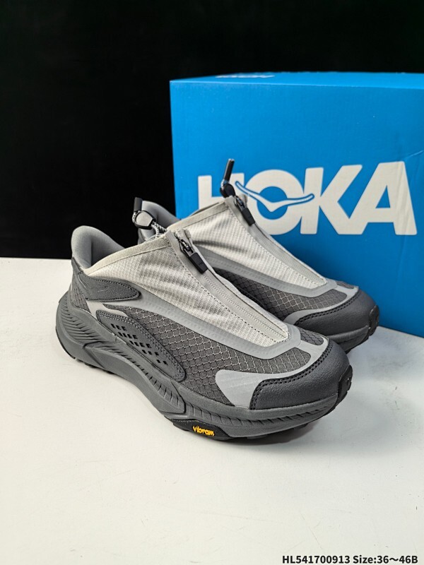 HOKA/霍卡 升级原楦原纸版开发版型，采用热熔透气网孔科技鞋面材质，搭载轻量化材料超轻量泡棉中底