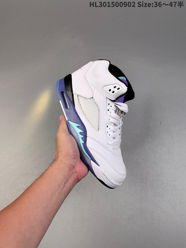Air Jordan 5 Retro "Grape" 高帮 白紫色 AJ5 乔丹5代 aj5 乔5 高邦 白紫色 乔丹篮球鞋系列  鞋身整体采用白色优质皮革打造