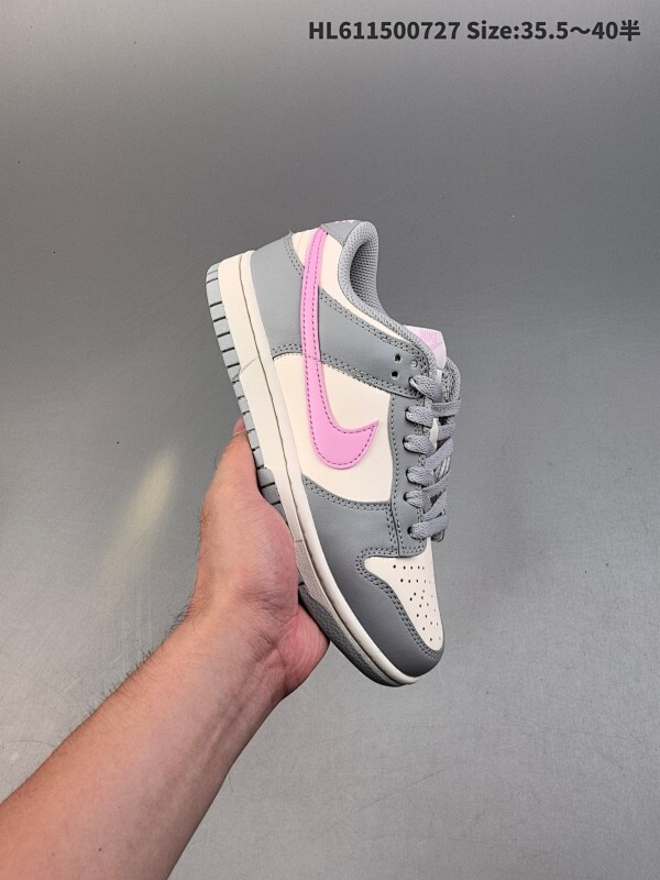 NIKE SB DUNK LOW PRO Dunk SB顾名思义，具有经典的Dunk血缘，又注入了更多的时尚元素。相较于普通的Dunk滑板鞋