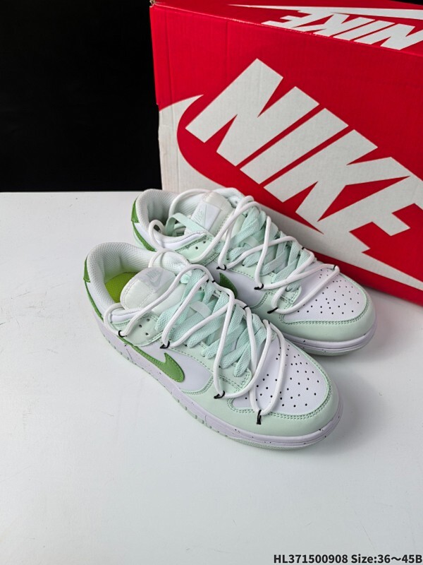 Nike/耐克 2021版窄楦翘头版型，采用软质荔枝纹牛剖革鞋面材质，鞋垫嵌入缓震EVA物料及缜密拉帮中底布