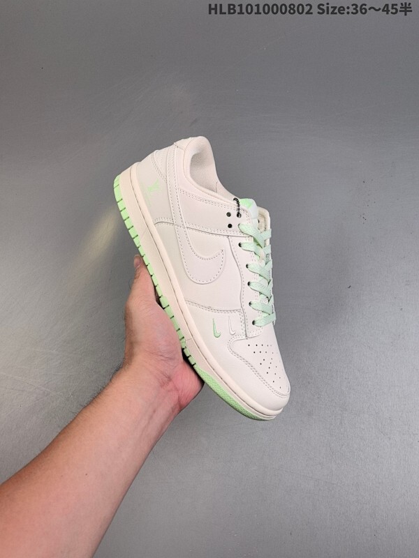特价福利！Louis Vuitton x Nike Dunk SB Low 路易威登 x 耐克 SB 低帮 联名荧光绿 鞋身以米白色作为主色调