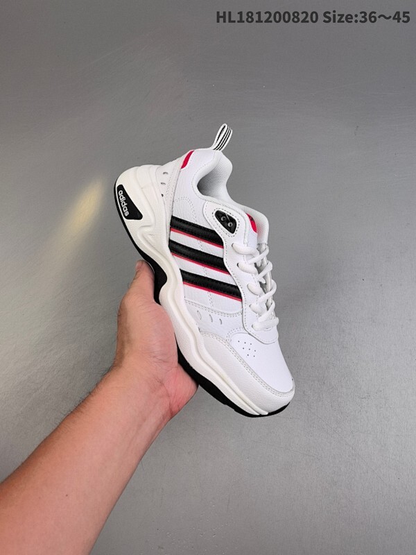 阿迪达斯 Adidas Ogiginals Strutter 三叶草新款轻便老爹鞋休闲鞋。皮革鞋面点缀镂空、饰面、标志性三条纹