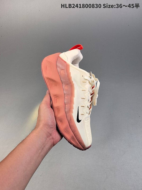 公司级✅HYEIN SEO x  Nike Ava Rover Ava Rover 联名鞋 该鞋款采用流线型轮廓设计，鞋面结合 TPU 网格支撑结构，中底搭载 ReactX 泡棉材质，