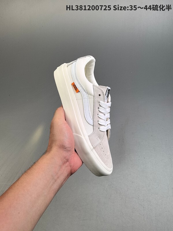 万斯Vans SK8米白 复古休闲 低帮 板鞋 浅色百搭配上橘色织唛标的点缀。清新淡雅上脚无敌[玫瑰][玫瑰]