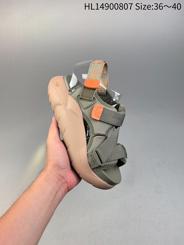 UGG Goldenstar 人气单品 凉鞋 UGG品牌已经成为一种时尚、休闲和奢华生活方式的标志，成为全球高级时尚品牌