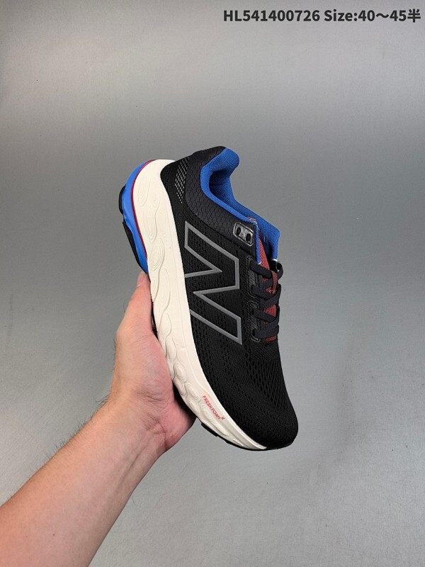 New Balance NB FuelCell  Supercomp NB跑步鞋  FuelCell SuperComp Trainer采用FuelCell中底