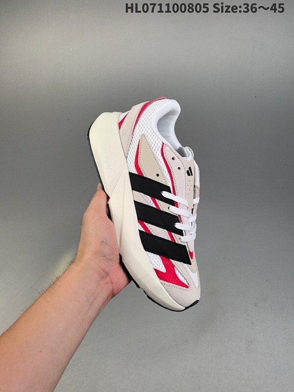 集合  Adidas/阿迪达斯 ，升级原楦原纸版开发版型，采用长绒翻毛皮组合网织布鞋面材质