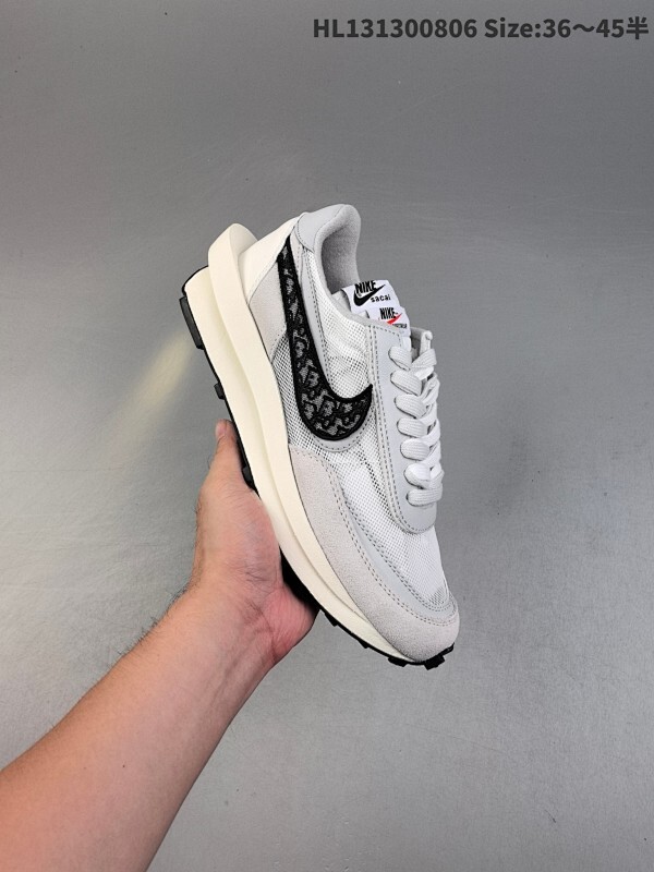 日式解构美学SACAI联名 × NIKE LDV Waffle重叠设计前卫华夫变形休闲慢跑鞋