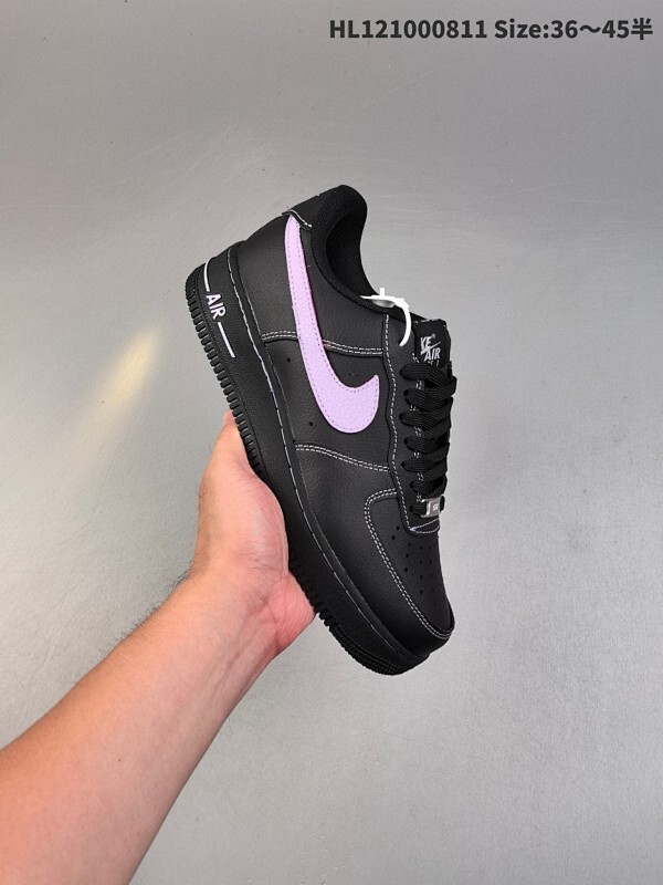 真标✅耐克Nike AIR FORCE 1’07空军一号低帮百搭休闲运动板鞋。柔软、弹性十足的缓震性能和出色的中底设计