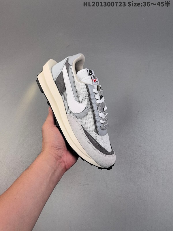 ✅Sacai X N LDWaffle ”Midnight Spruce and University Red“ 华夫2.0 黑蓝红解构 三方联名 采用了别致配色组合