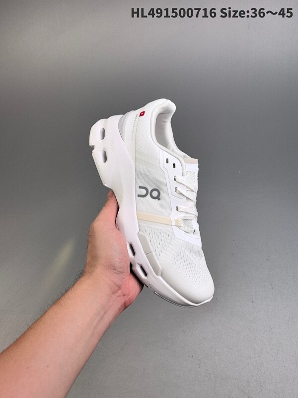 集合二  Cloudpulse 全新综合体能训练运动鞋Cloud X 舒适乐趣跑，缓震、轻量 On昂跑 Cloudsurfer上演中底“变形计”