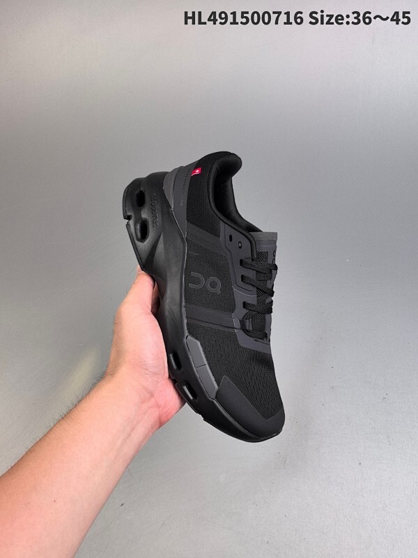 集合一  Cloudpulse 全新综合体能训练运动鞋Cloud X 舒适乐趣跑，缓震、轻量 On昂跑 Cloudsurfer上演中底“变形计”