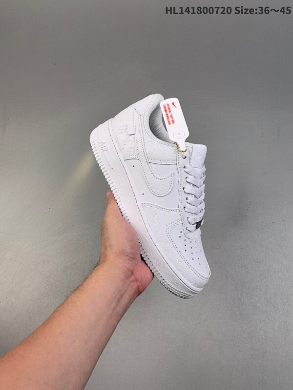 公司级✅耐克Nike AIR FORCE 1’07空军一号低帮百搭休闲运动板鞋。柔软、弹性十足的缓震性能和出色的中底设计