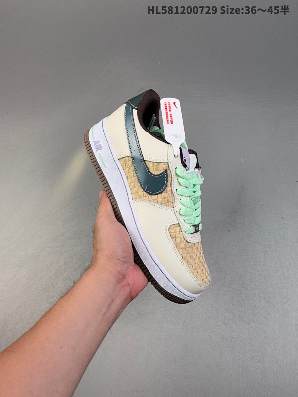 公司级✅耐克Nike Air Force 1“07空军一号低帮百搭休闲运动板鞋。柔软、弹性十足的缓震性能和出色的中底设计