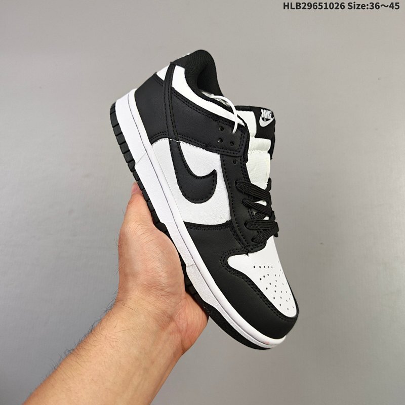 集合65 NIKE DUNK SB LOW 定制dunk 定制Dunk SB顾名思义，具有经典的Dunk血缘，又注入了更多的时尚元素。相较于普通的Dunk滑板鞋，改良版的Dunk SB加厚了鞋舌的