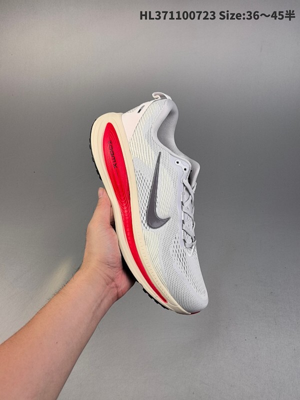 集合二  ✅Nike VOMERO 18 耐克 舒适减震防滑 低帮跑步鞋 全掌ReactX泡绵中底 前掌和后跟还配备了Air Zoom气垫单元