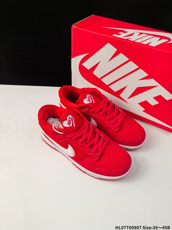 特价 耐克Nike SB Zoom Dunk Low 板鞋 系列经典百搭休闲运动板鞋加厚鞋舌的填充，使舒适性大大提升，