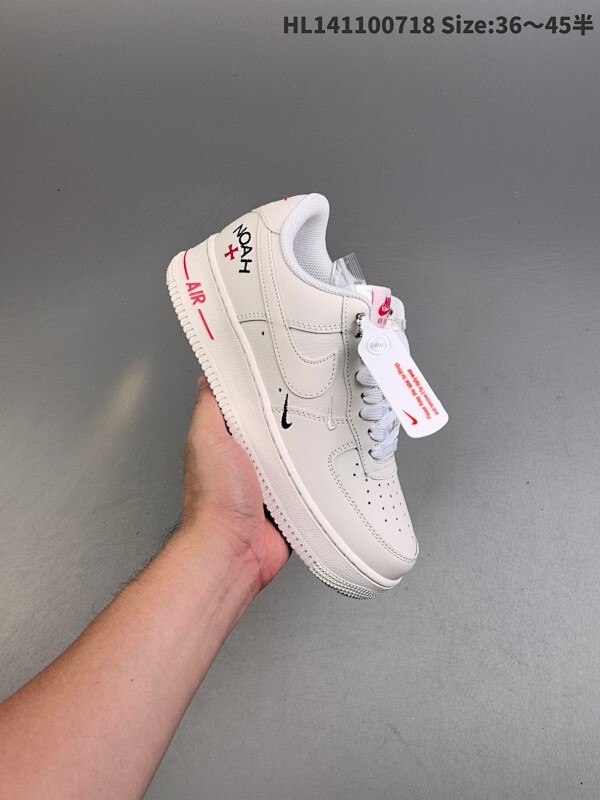 耐克Nike Air Force 1 Low  空军一号低帮百搭休闲运动板鞋。柔软、弹性十足的缓震性能和出色的中底设计