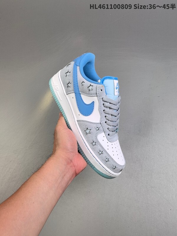 真标✅耐克Nike AIR FORCE 1‘07 空军一号低帮百搭休闲运动板鞋。柔软、弹性十足的缓震性能和出色的中底设计