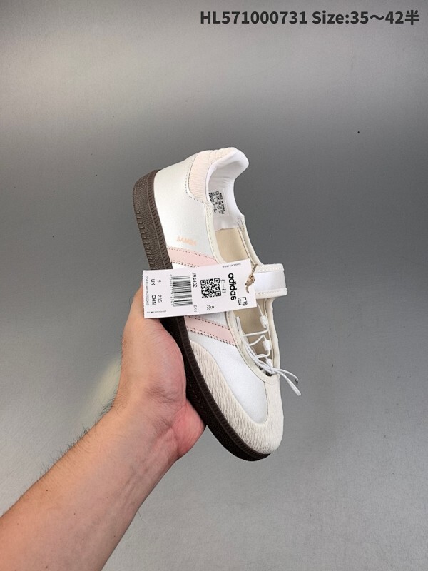 Adidas Samba Janes阿迪达斯玛丽珍款板鞋懒人一脚蹬运动鞋 Adidas Samba Janes采用皮革材质