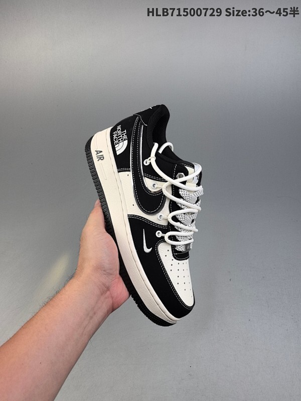 集合 耐克 Nike Air Force 1 ’07 空军一号低帮百搭休闲运动板鞋。柔软、弹性十足的缓震性能和出色的中底设计