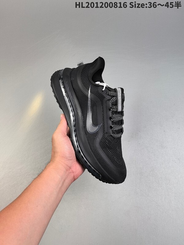 NIKE PEGASUS PREMIUM跑步鞋  使用了新型的缓震材料 脚感偏韧 后跟有加厚的海绵填充