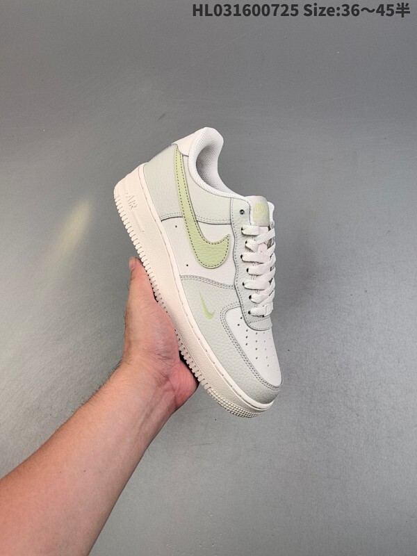 公司级✅耐克Nike AIR FORCE 1’07空军一号低帮百搭休闲运动板鞋。柔软、弹性十足的缓震性能和出色的中底设计