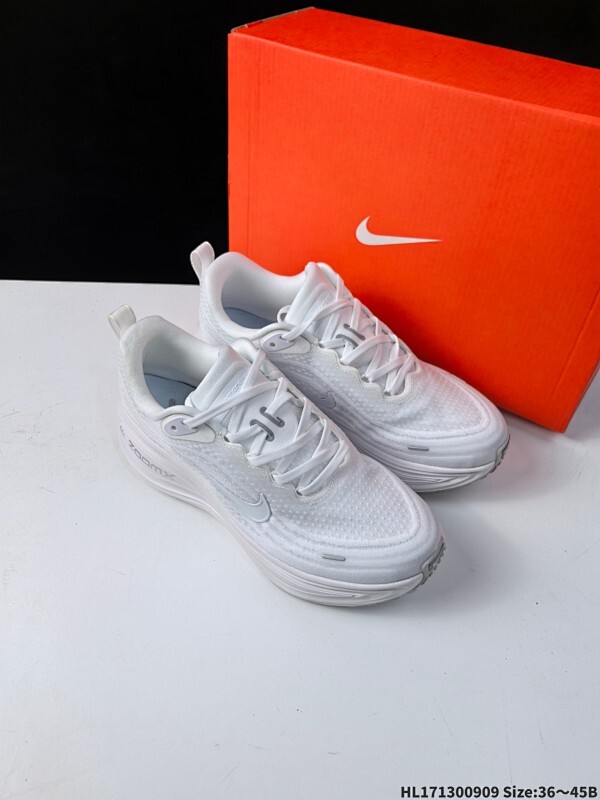 公司级✅Nike VOMERO PLUS 耐克 舒适减震防滑 低帮跑步鞋 全掌ReactX泡绵中底 前掌和后跟还配备了Air Zoom气垫单元