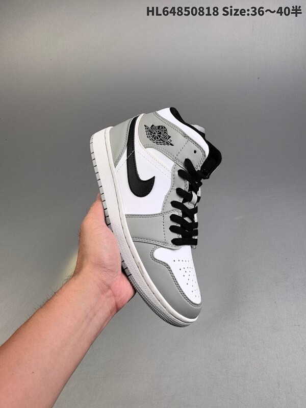 乔丹/Air Jordan 1 Mid SE“Light Iron Ore” 白灰粉 AJ1 乔1 中帮复古文化百搭休闲运动篮球板鞋。