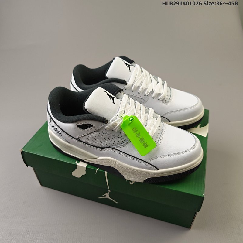 集合140 Air Jordan 4 Retro Flight Court 低帮 黑色 AJ4 乔丹4代 aj4 乔4 低邦 黑色 乔丹篮球鞋系列 鞋身整体以黑色磨砂打造，搭配侧身黑色皮革框架，鞋