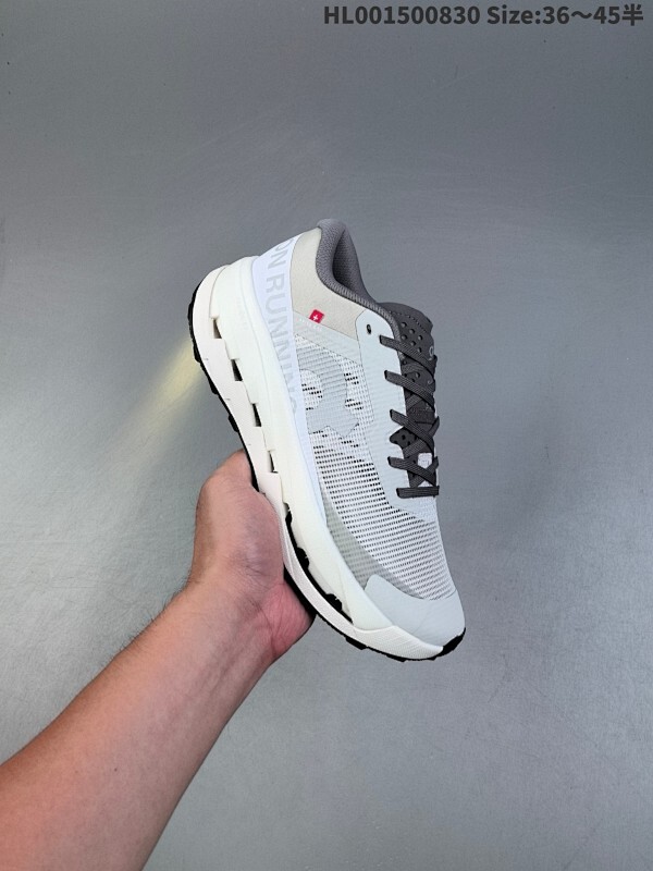 真标带半码 On Cloudultra 3 昂跑 低帮 灰色 百搭舒适透气低邦跑步鞋 高透气的双层网眼鞋面加入轻量TPU，增强耐用性