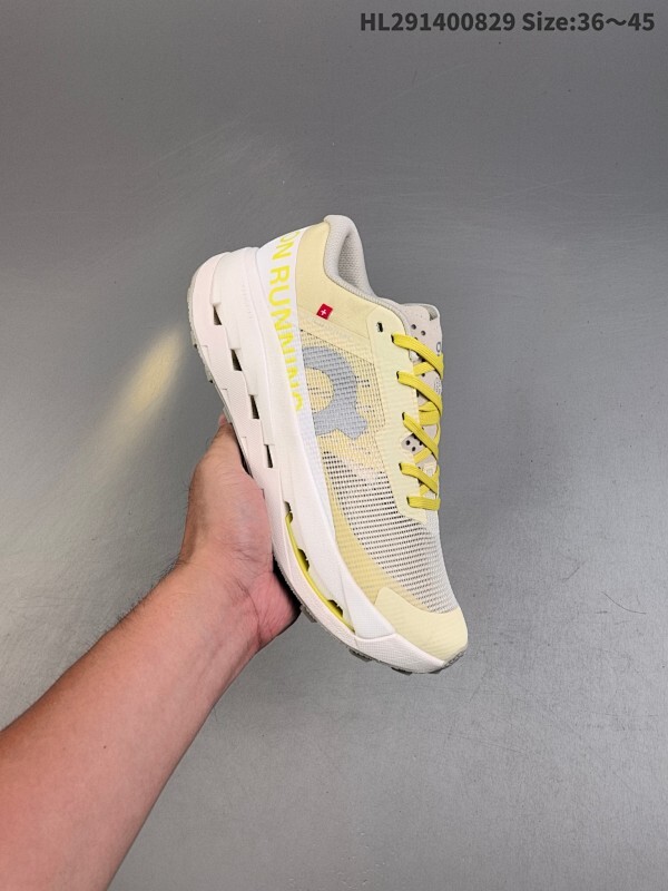 On Cloudultra 3 昂跑 低帮 黑色 百搭舒适透气低邦跑步鞋 高透气的双层网眼鞋面加入轻量TPU，增强耐用性