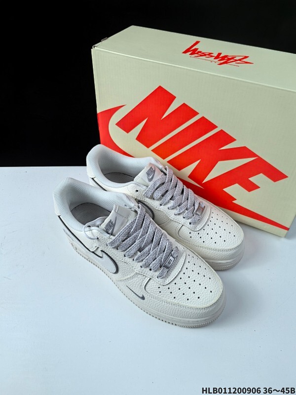 公司级✅耐克Nike AIR FORCE 1’07空军一号低帮百搭休闲运动板鞋。柔软、弹性十足的缓震性能和出色的中底设计，