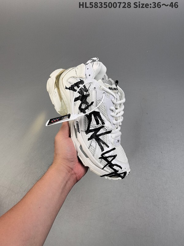 集合 Balenciaga 巴黎世家 纯原巴黎世家Runner运动鞋  不含皮运动鞋，网布材质，磨损效果，鞋头边缘印有尺码