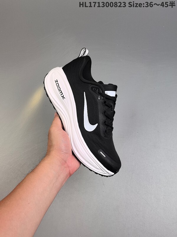 Nike VOMERO Plus RUN耐克 舒适减震防滑 低帮跑步鞋 全掌ReactX泡绵中底 前掌和后跟还配备了Air Zoom气垫单元