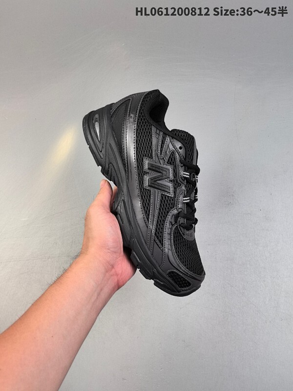 New Balance MR740 NB新百伦系列复古老爹风休闲运动慢跑鞋。采用轻质牛剖革拼接透气网眼衬垫织物鞋面材质