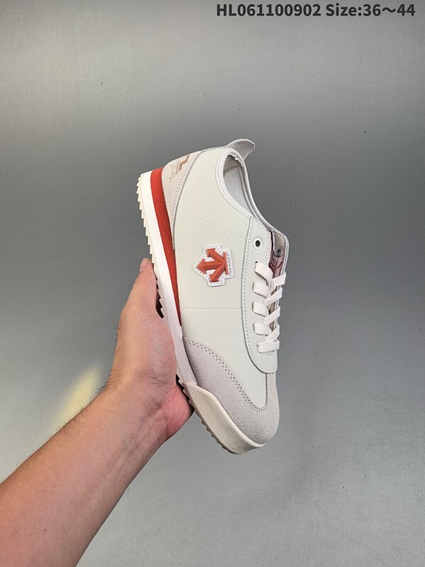 集合  DESCENTE CHRON LTR 迪桑特皮面系带舒适百搭防滑耐磨低帮生活休闲鞋 原楦原纸版开发版型 鞋底设计有特殊的纹理或材料